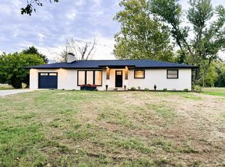 1890 S Carnation Drive, Aurora, MO 65605
