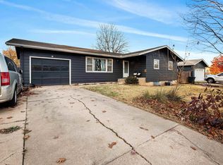 2412 Buena Vista Dr, Manhattan, KS 66502