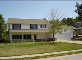 605 Deer Lake Dr E, Carbondale, IL 62901