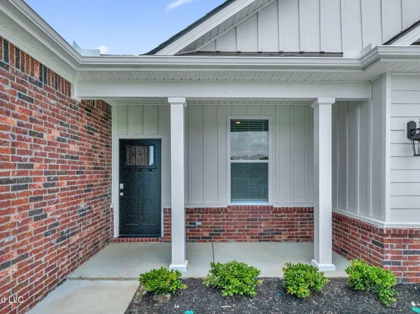 8377 Bankhead Dr, Olive Branch, MS 38654
