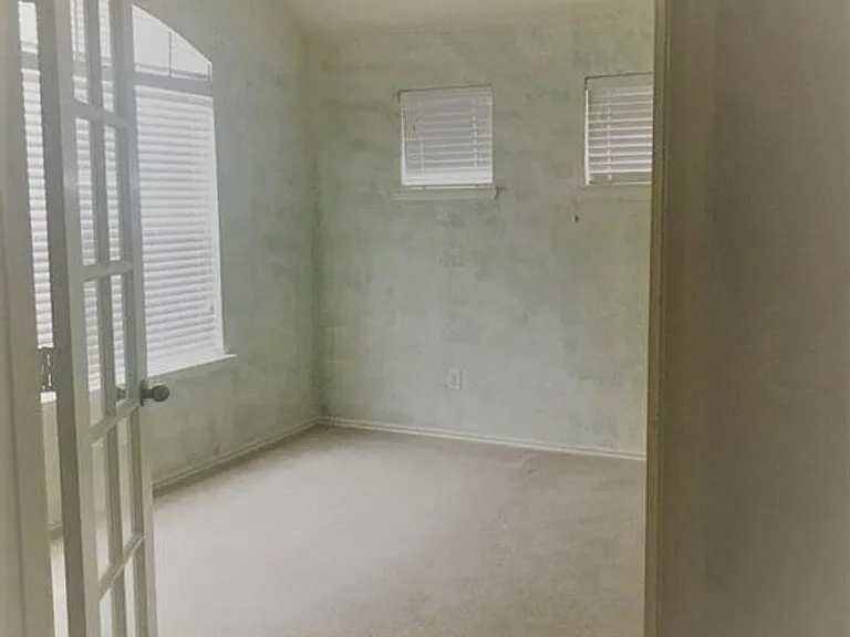 1621 Black Maple Dr — Photo 2