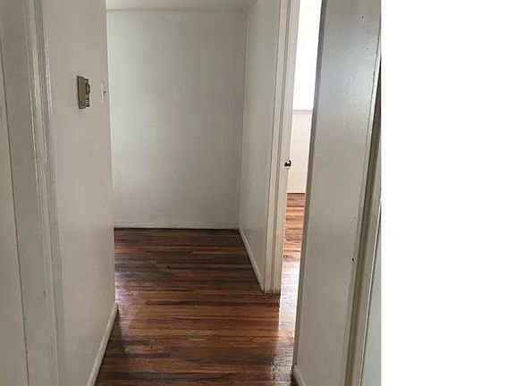 4th image of 5645 Gaston Ave #104