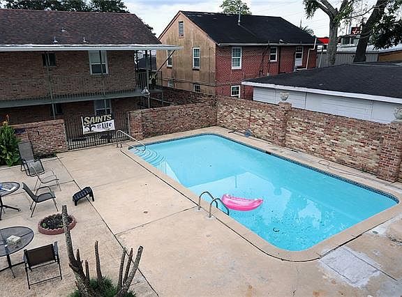 4th image of 113 Carnation Ave APT C