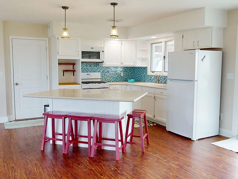 940 E Hickory Grove Rd — Photo 12