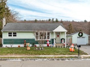 17 Edith Pl, Mine Hill, NJ 07803