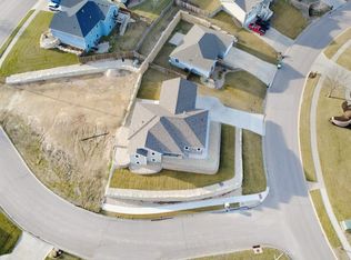 216 Highland Pointe Dr, Manhattan, KS 66503