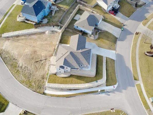 216 Highland Pointe Dr, Manhattan, KS 66503