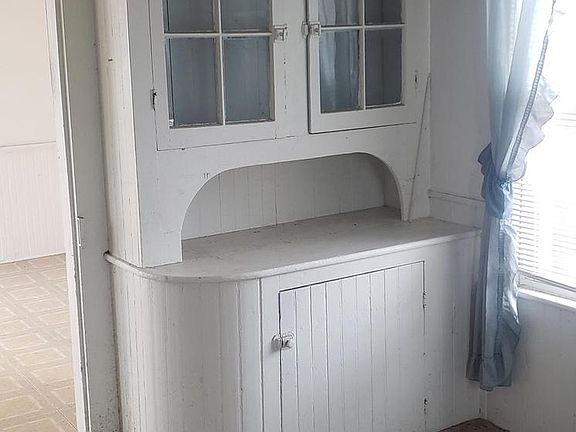 2nd image of 302 Taylor St