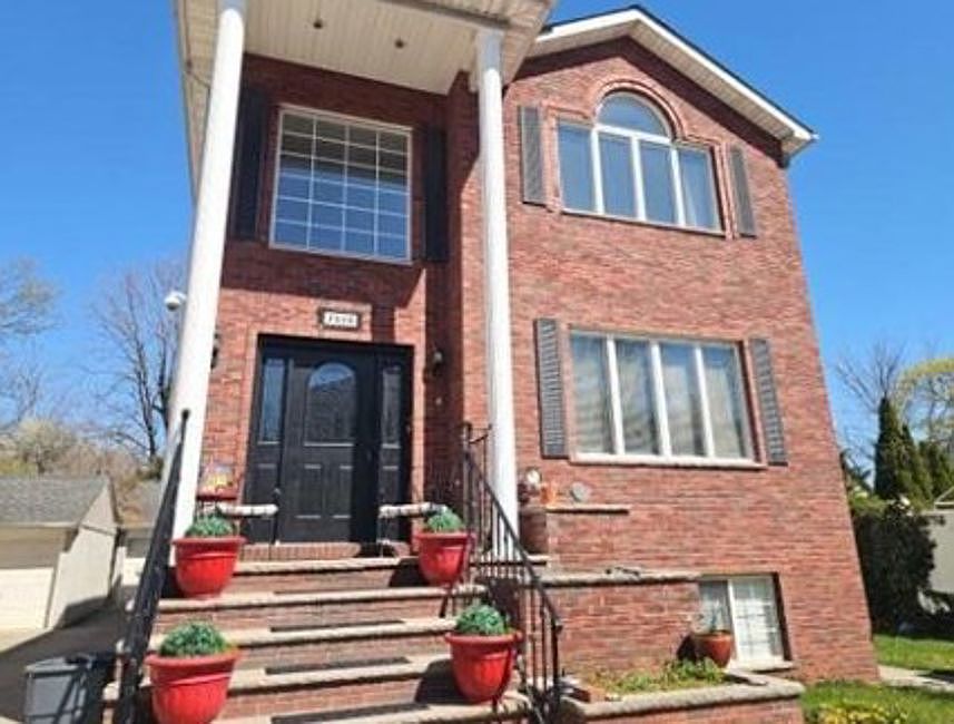 1st image of 151B Waterbury Ave