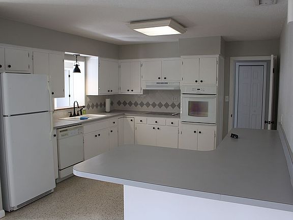 5th image of 149 Harwood Ave