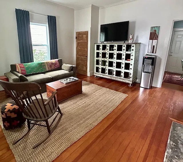 1 bed, 834 sqft, $1,000 — Photo 2