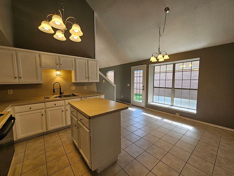 1006 SW 23rd St — Photo 5