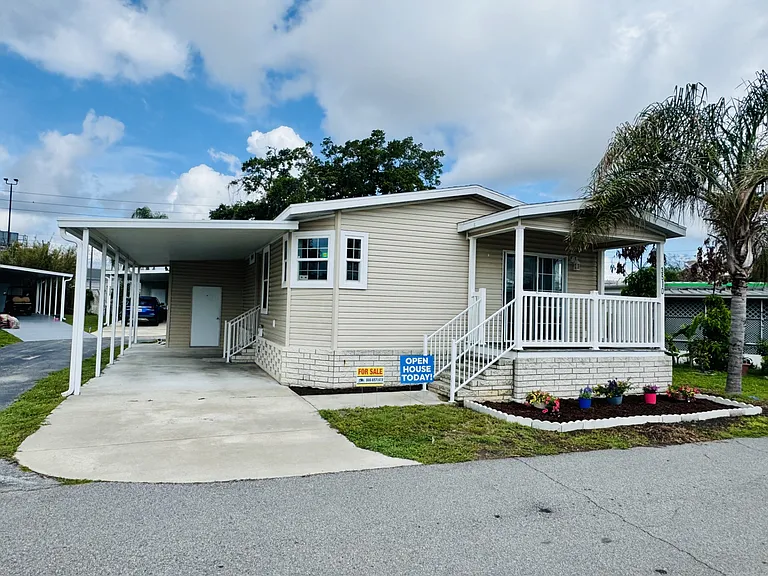 Lakeshore Landings — Photo 18