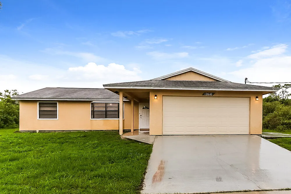 3 bed, 2.0 bath, 1654 sqft, $2,715 — Photo 1