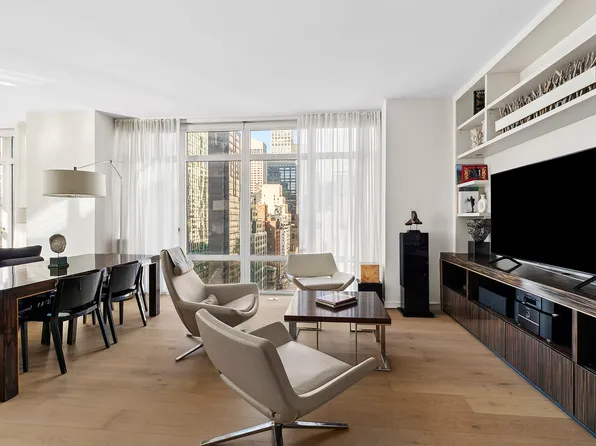 207 East 57th Street 19B image 2 of 18