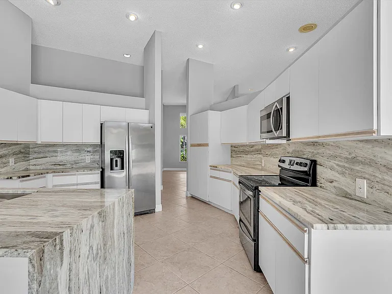 10434 NW 6th Ct — Photo 40