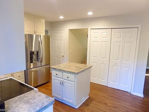 4th image of 3 Otter Hill Ct