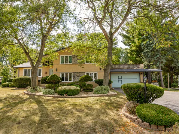 11716 Center Dr, Lemont, IL 60439