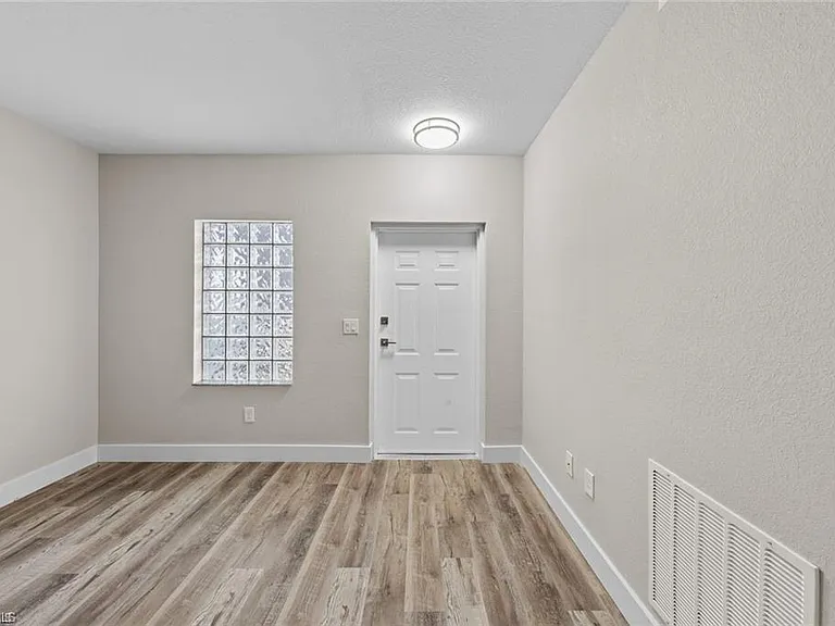 8423 Bernwood Cove Loop #405 — Photo 20
