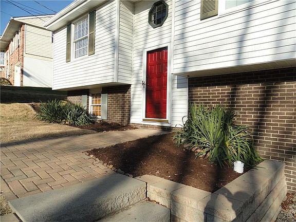 3rd image of 690 Butterfield Dr
