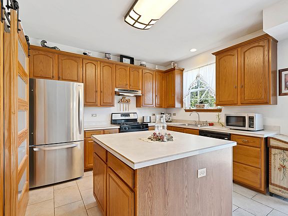 2nd image of 323 Emerald Dr