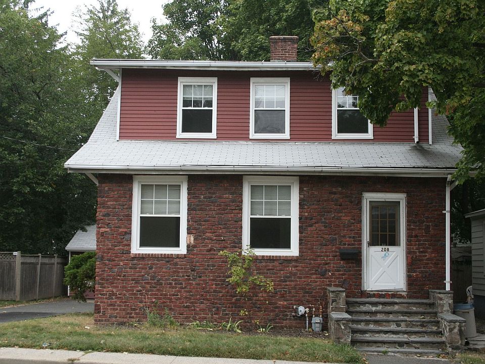 2nd image of 208 Depew Ave