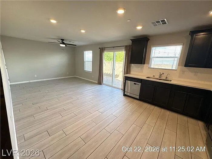 3 bed, 2.5 bath, 1286 sqft, $2,037 — Photo 3