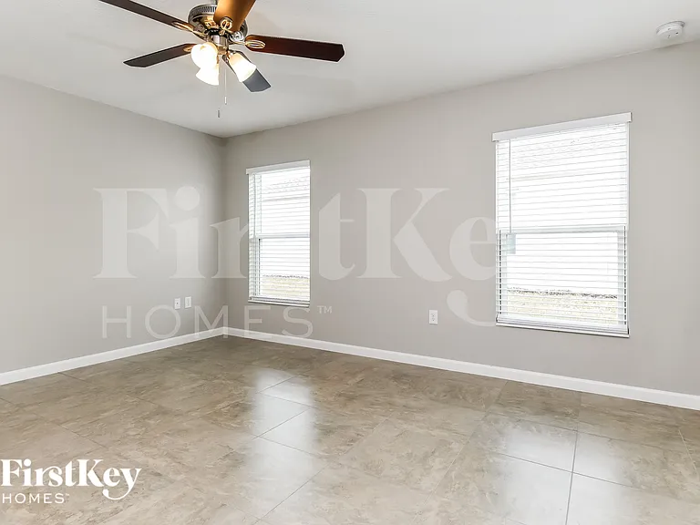 662 Lindbergh Way — Photo 8