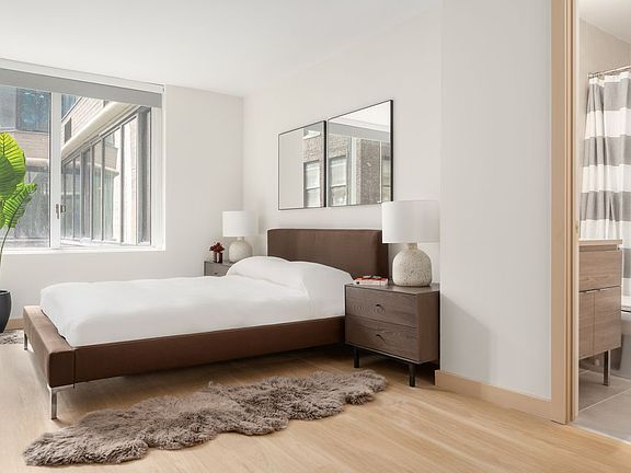 3rd image of 70 W 37th St #1820