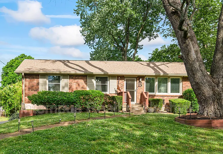 7020 Bonnamere Dr — Photo 1