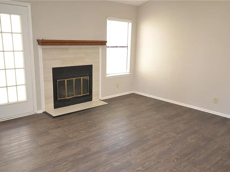 1105 Green Valley Cv — Photo 11