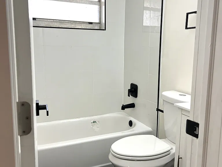 bathroom downstairs (bathtub)
