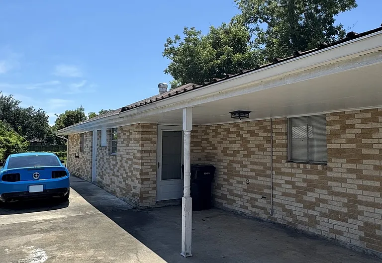 208 W Genie St — Photo 1