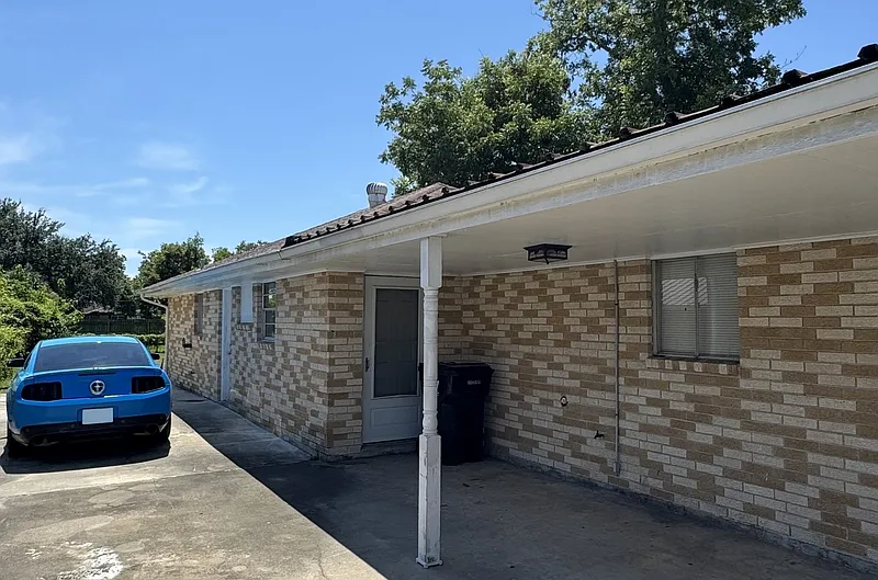 208 W Genie St