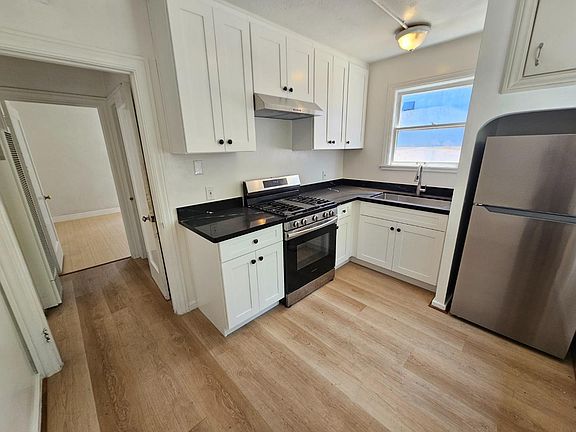 3rd image of 1120 Park Ave