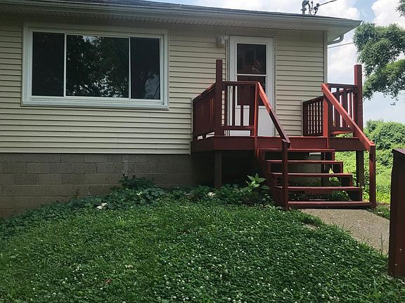 2nd image of 2910 Rose Acres Dr