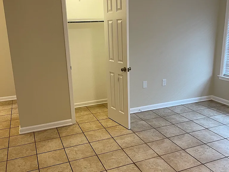 1126 LIVING ROOM CLOSET