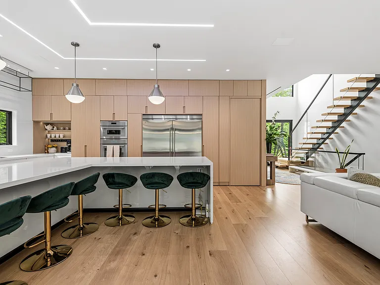 101 Montauk Blvd — Photo 41