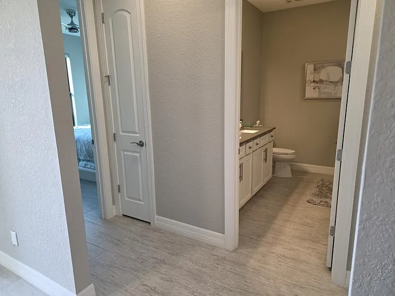 527 SE Vallarta Dr — Photo 32