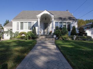 652 Knollwood Dr, West Hempstead, NY 11552