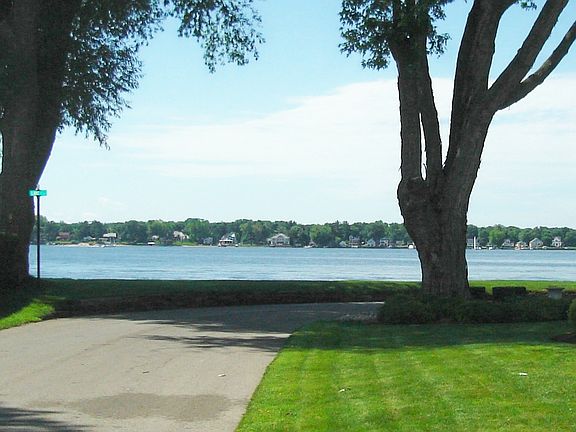 5th image of 2029 Lake St