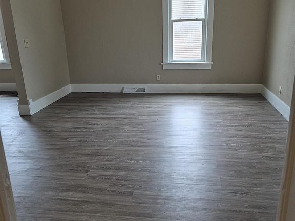 5th image of 502 E 7th St