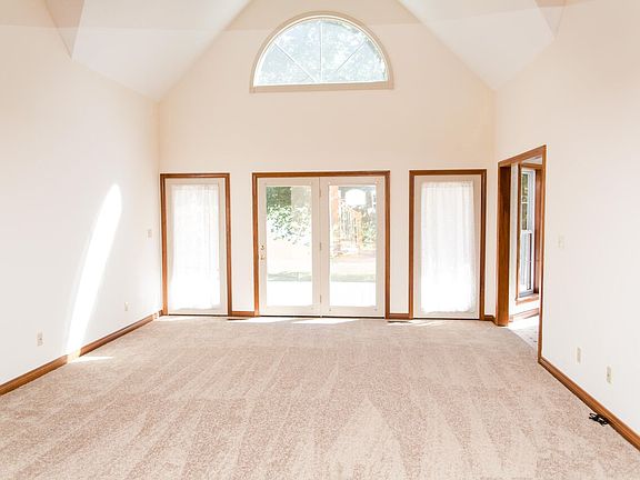 2nd image of 3024 Cedar Ln