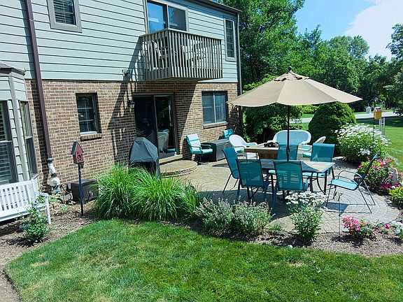 5th image of 23W381 Green Trails Dr