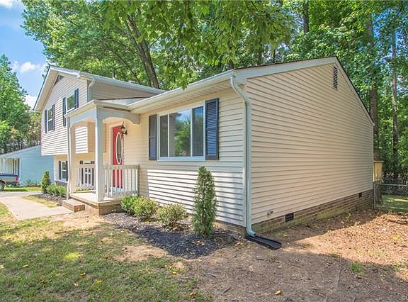 3rd image of 1006 Arch Hill Dr