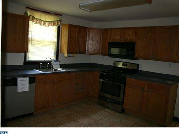 4th image of 8 McKinley Ave