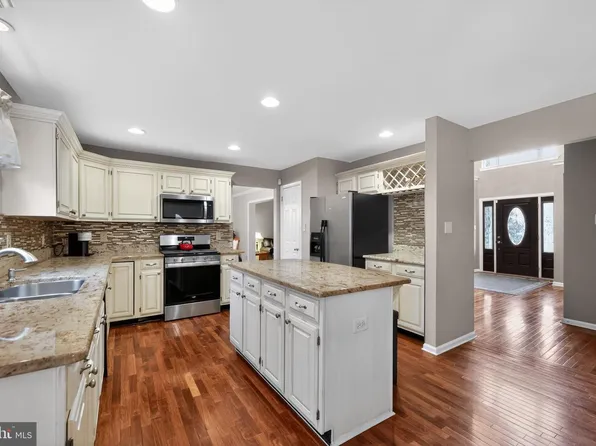 19 Downing Ln, Voorhees, NJ 08043