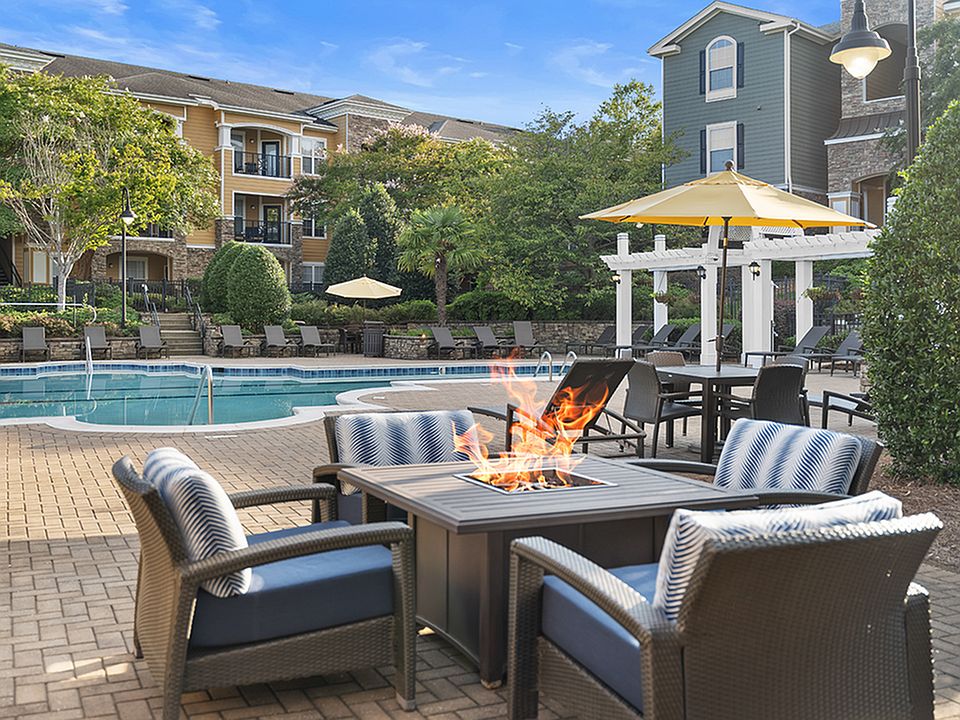 Cottonwood Reserve Apartments Fire Pit Area