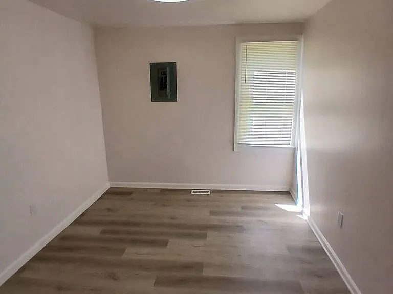 6015 Hosmer Ave — Photo 18