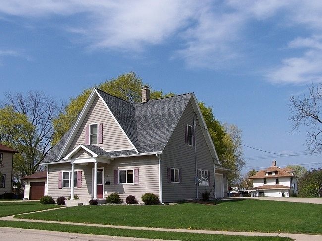 1st image of 106 W Clarence St